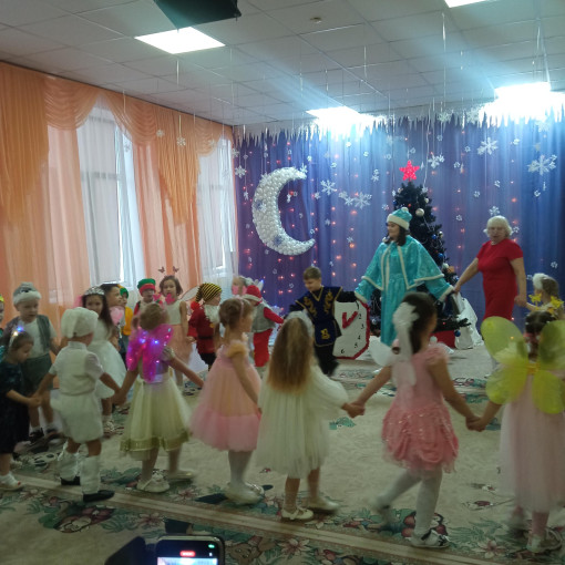 Утренник в средней группе Утренник в средней группе.