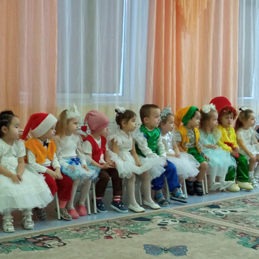 Утренник в младшей группе Утренник в младшей группе.